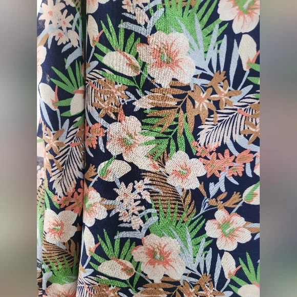 Spring Top 🌺 - Picture 5 of 6